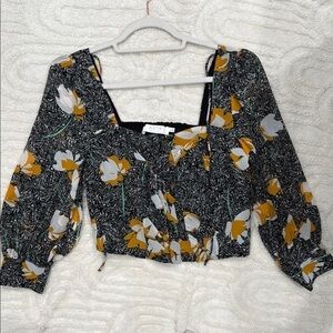 ASTR Women's Black and Yellow Floral Top
